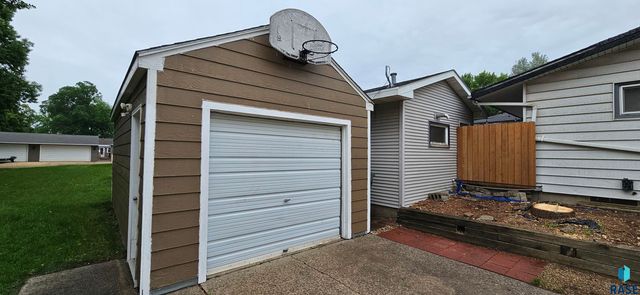 1313 2nd St Street, Brookings, SD 57006