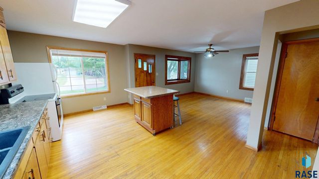 1313 2nd St Street, Brookings, SD 57006
