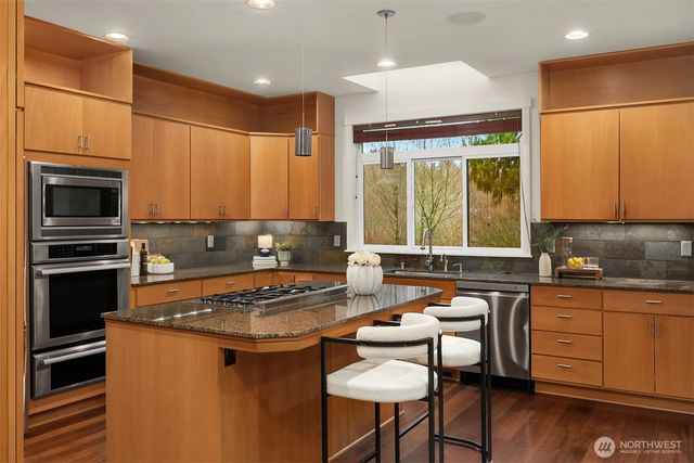 10702 35th Avenue NE, Seattle, WA 98125