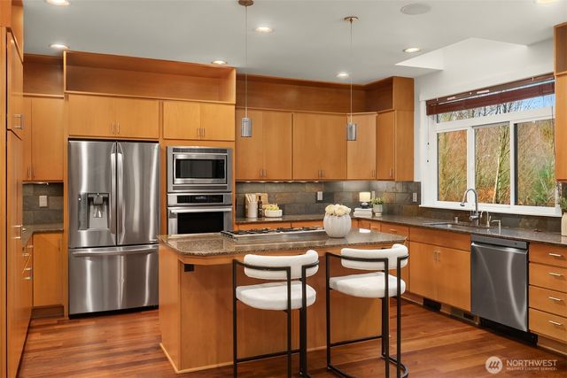 10702 35th Avenue NE, Seattle, WA 98125