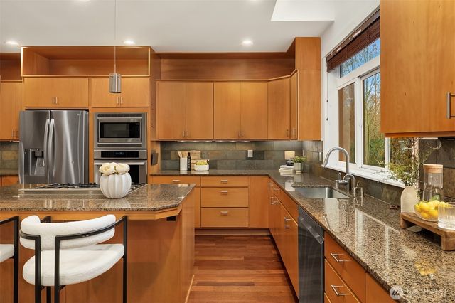 10702 35th Avenue NE, Seattle, WA 98125