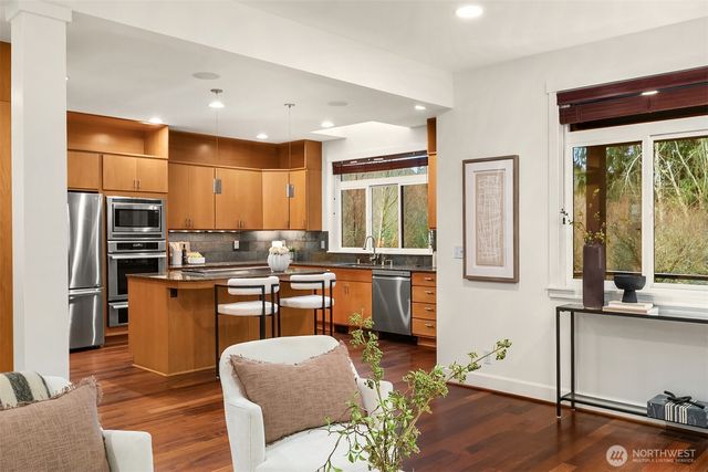 10702 35th Avenue NE, Seattle, WA 98125