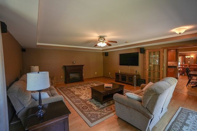 19 Rheault Cir, Leominster, MA 01453