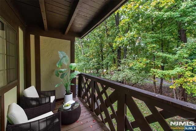 1102 Faulkner Court, Mahwah, NJ 07430
