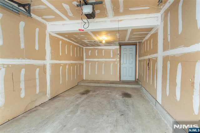 1102 Faulkner Court, Mahwah, NJ 07430