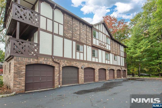 1102 Faulkner Court, Mahwah, NJ 07430