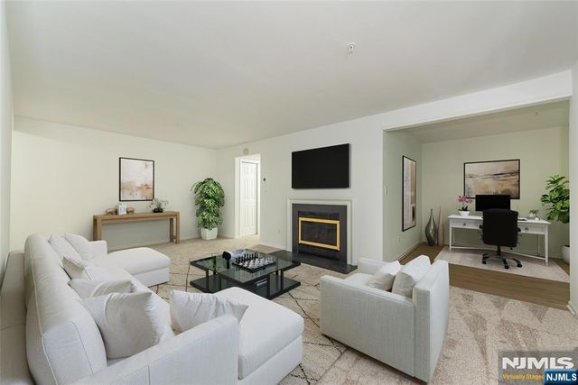 1102 Faulkner Court, Mahwah, NJ 07430