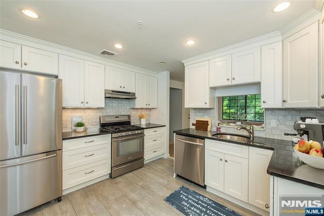 1102 Faulkner Court, Mahwah, NJ 07430