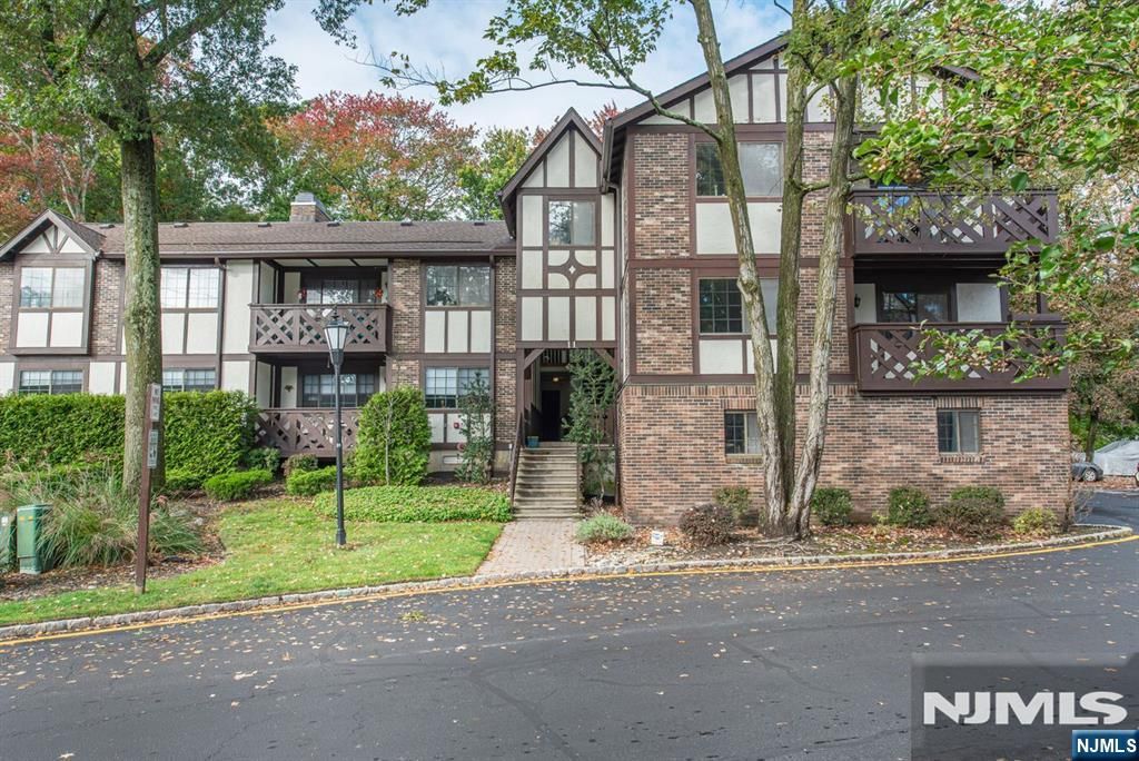 1102 Faulkner Court, Mahwah, NJ 07430