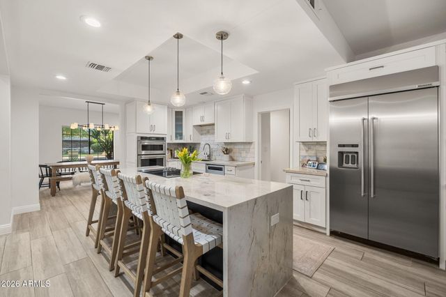 221 W MORTEN Avenue, Phoenix, AZ 85021