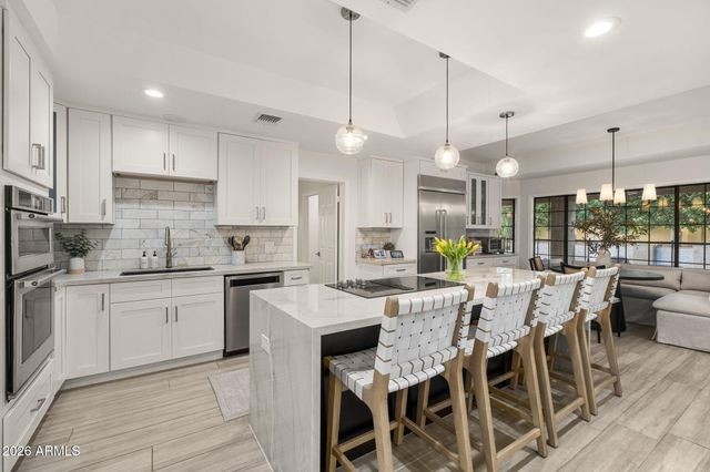 221 W MORTEN Avenue, Phoenix, AZ 85021