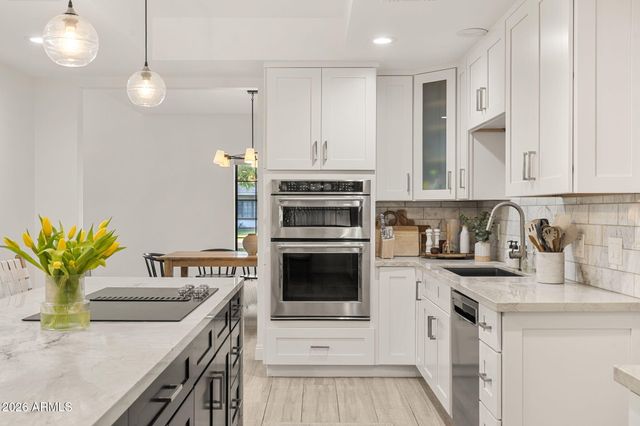 221 W MORTEN Avenue, Phoenix, AZ 85021