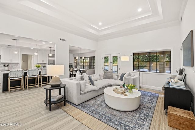 221 W MORTEN Avenue, Phoenix, AZ 85021