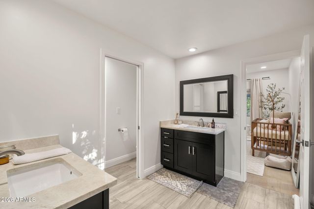 221 W MORTEN Avenue, Phoenix, AZ 85021