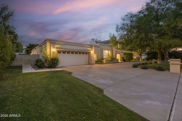 221 W MORTEN Avenue, Phoenix, AZ 85021