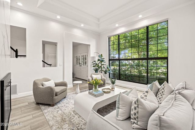 221 W MORTEN Avenue, Phoenix, AZ 85021