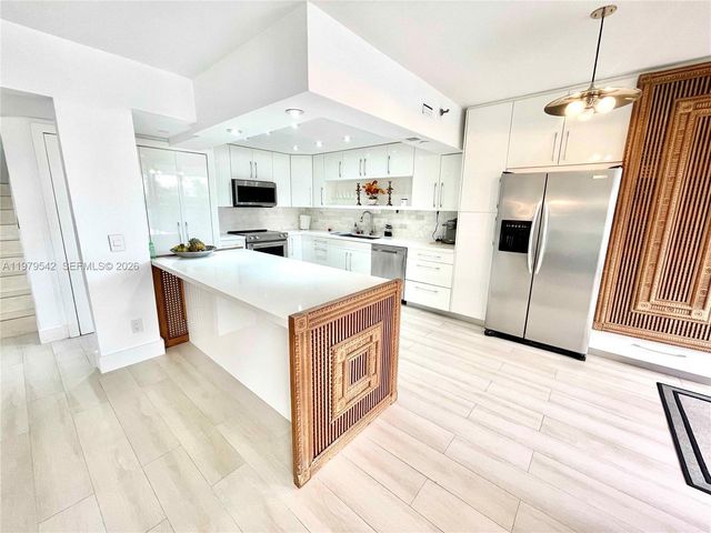 19707 Turnberry Way TH-5, Aventura, FL 33180