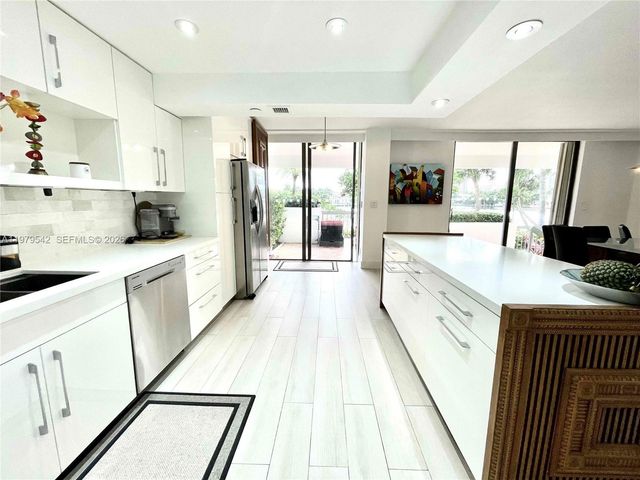 19707 Turnberry Way TH-5, Aventura, FL 33180