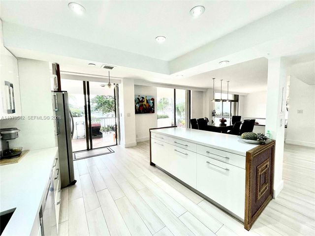 19707 Turnberry Way TH-5, Aventura, FL 33180