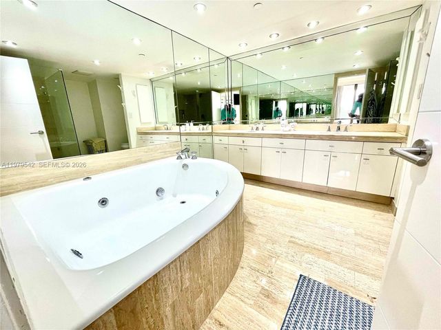 19707 Turnberry Way TH-5, Aventura, FL 33180