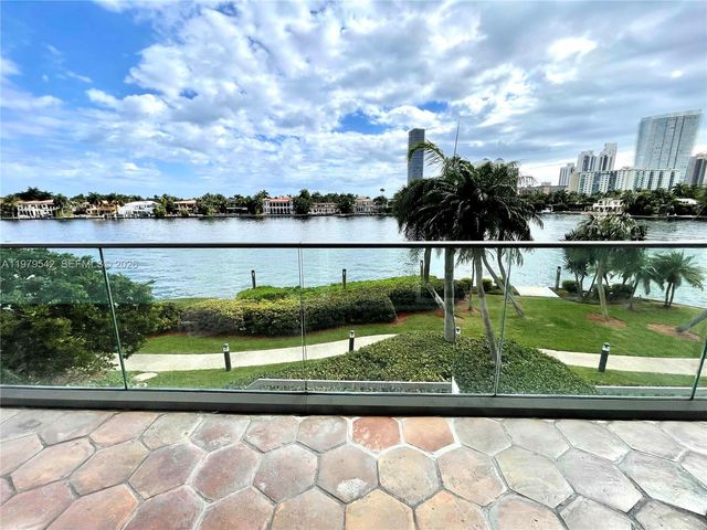 19707 Turnberry Way TH-5, Aventura, FL 33180