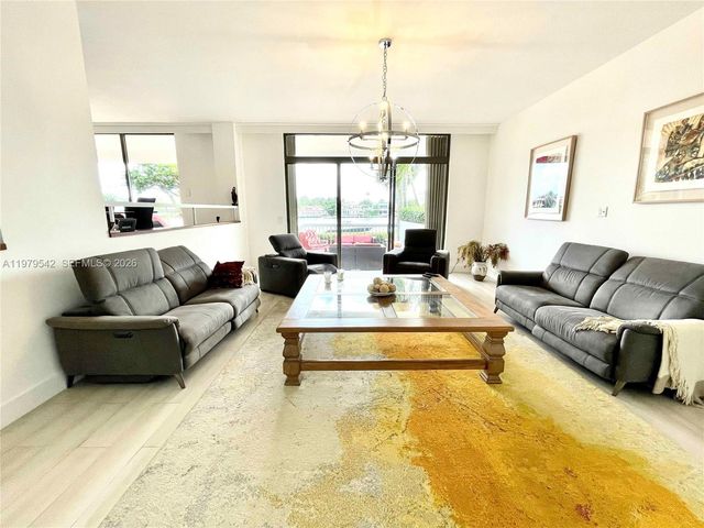 19707 Turnberry Way TH-5, Aventura, FL 33180