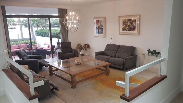 19707 Turnberry Way TH-5, Aventura, FL 33180