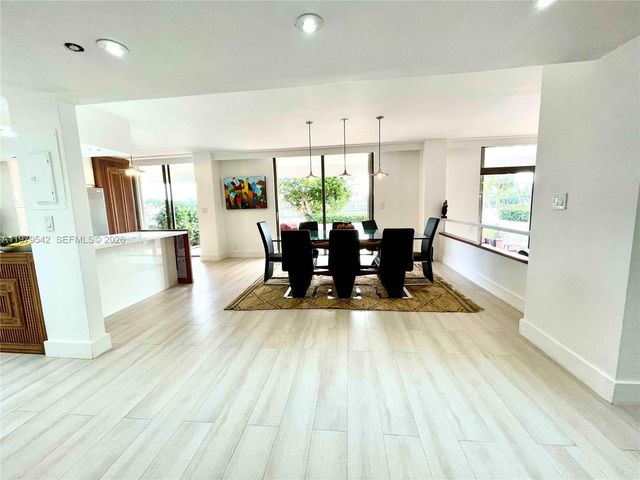 19707 Turnberry Way TH-5, Aventura, FL 33180