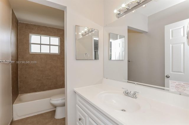 809 SW 8th Ave, Hallandale Beach, FL 33009