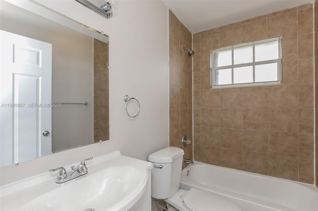 809 SW 8th Ave, Hallandale Beach, FL 33009