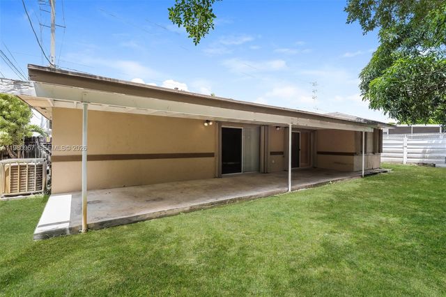 809 SW 8th Ave, Hallandale Beach, FL 33009