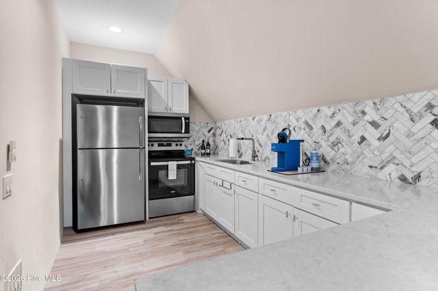 185 Red Berry Drive, Wallace, NC 28466