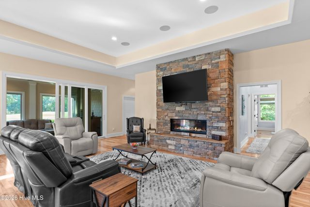 185 Red Berry Drive, Wallace, NC 28466