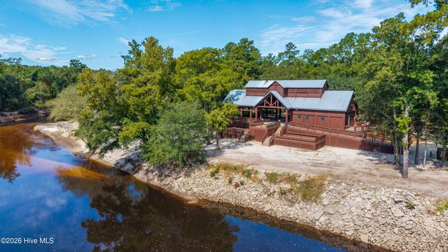 185 Red Berry Drive, Wallace, NC 28466