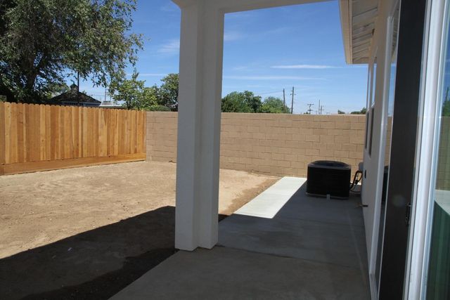 728 W Vassar, Fresno, CA 93705