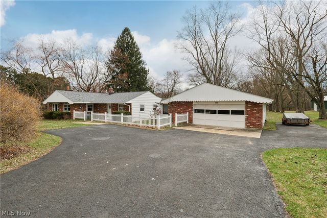402 Yager Road, New Franklin, OH 44216