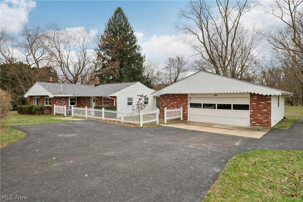 402 Yager Road, New Franklin, OH 44216