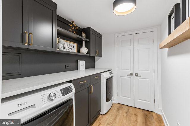 2 QUEENS LN, Pennington, NJ 08534
