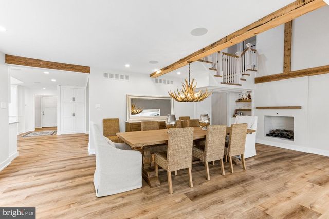 2 QUEENS LN, Pennington, NJ 08534