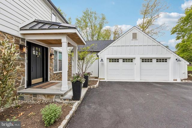 2 QUEENS LN, Pennington, NJ 08534