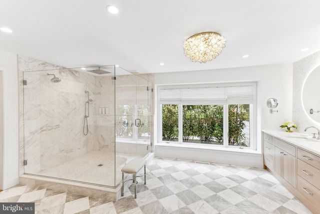 2 QUEENS LN, Pennington, NJ 08534