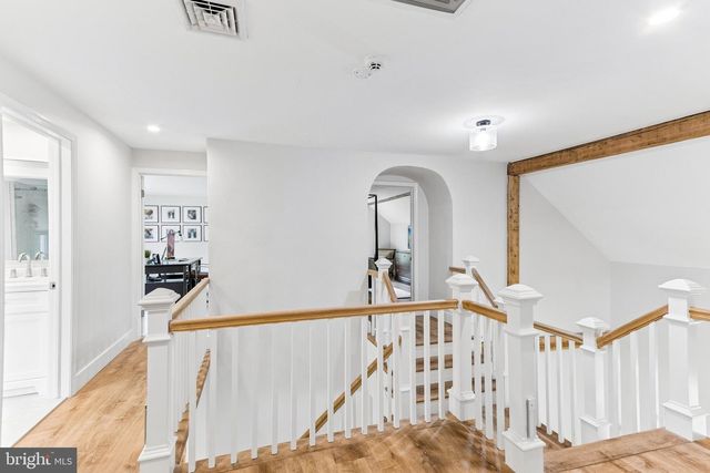 2 QUEENS LN, Pennington, NJ 08534