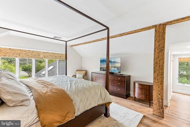 2 QUEENS LN, Pennington, NJ 08534
