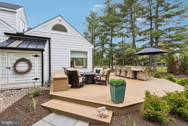 2 QUEENS LN, Pennington, NJ 08534
