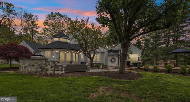 2 QUEENS LN, Pennington, NJ 08534
