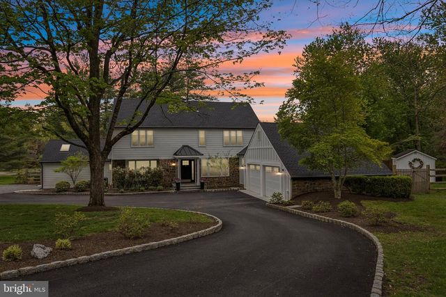 2 QUEENS LN, Pennington, NJ 08534