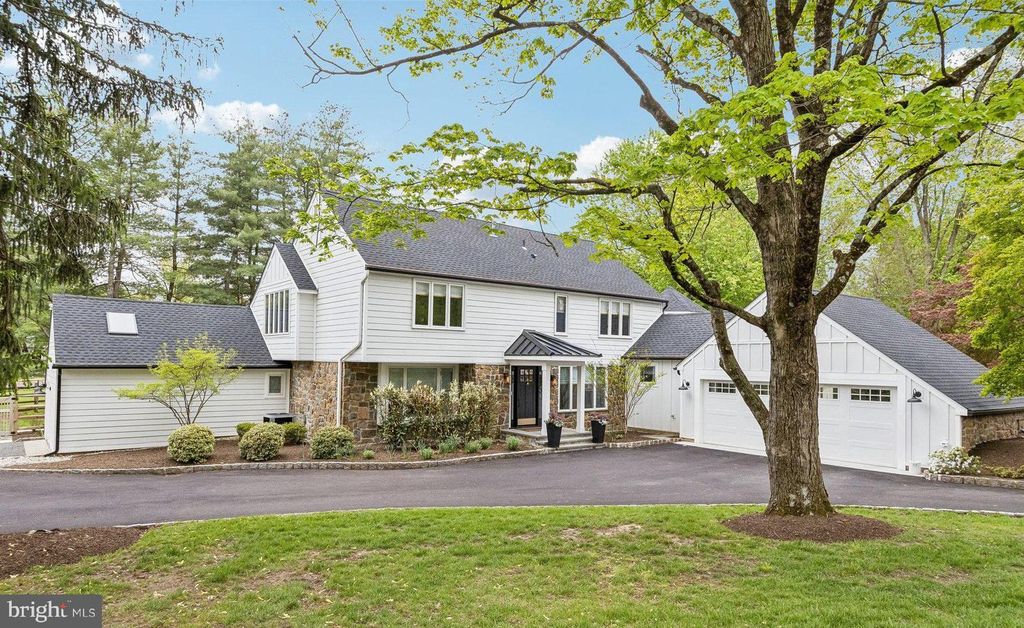 2 QUEENS LN, Pennington, NJ 08534