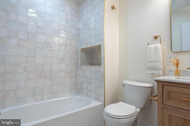 431 SEMINARY ST, Pennsburg, PA 18073