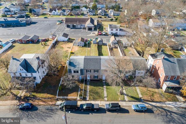 431 SEMINARY ST, Pennsburg, PA 18073