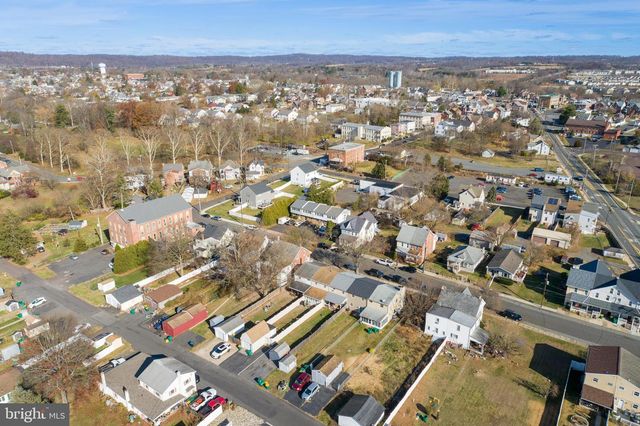 431 SEMINARY ST, Pennsburg, PA 18073